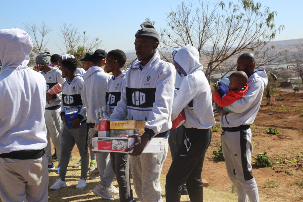 mandela-day-tut-help-shelter